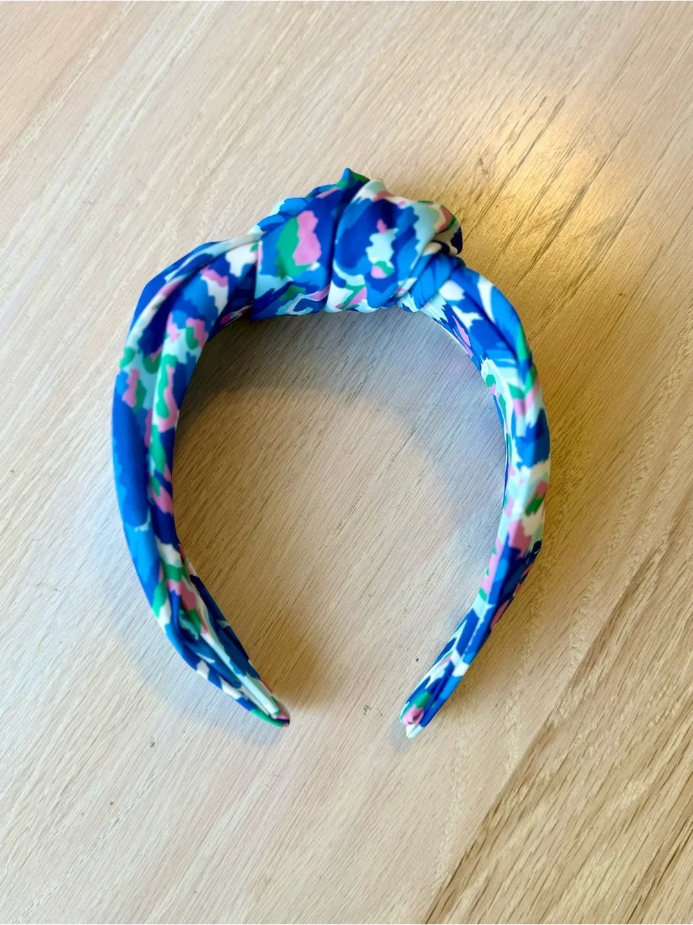 N/A bold knotted